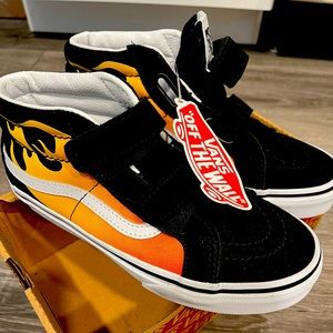 NWT Vans Skate8-Mid Reissu shoes. Brand new with tags attached. Size Youth 3